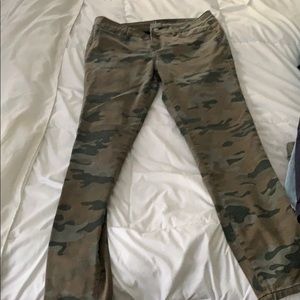 🌞New York & Company Camo Jegging